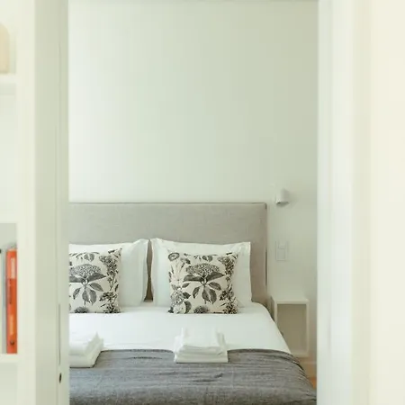 Trindade 19 - 1a Arinto Apartmán *