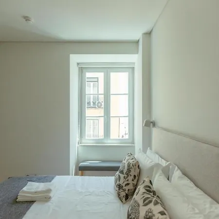 Trindade 19 - 1a Arinto Apartmán